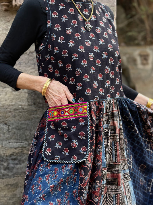 Sleeveless jumper dress with Kutch hand embroidery on the pocket
