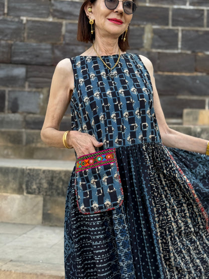 Sleeveless dress in indigo Ajrakh