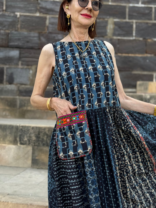 Sleeveless dress in indigo Ajrakh