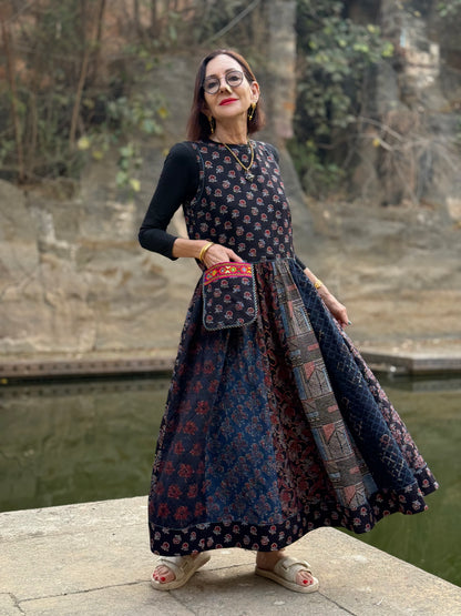 Sleeveless jumper dress with Kutch hand embroidery on the pocket