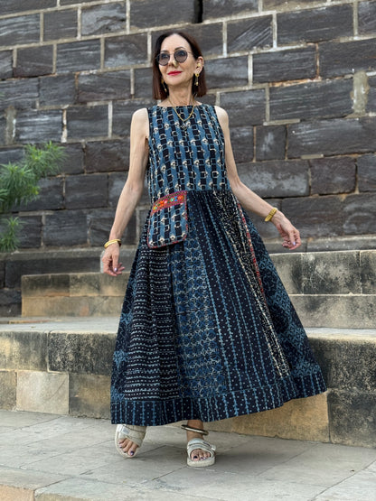 Sleeveless dress in indigo Ajrakh