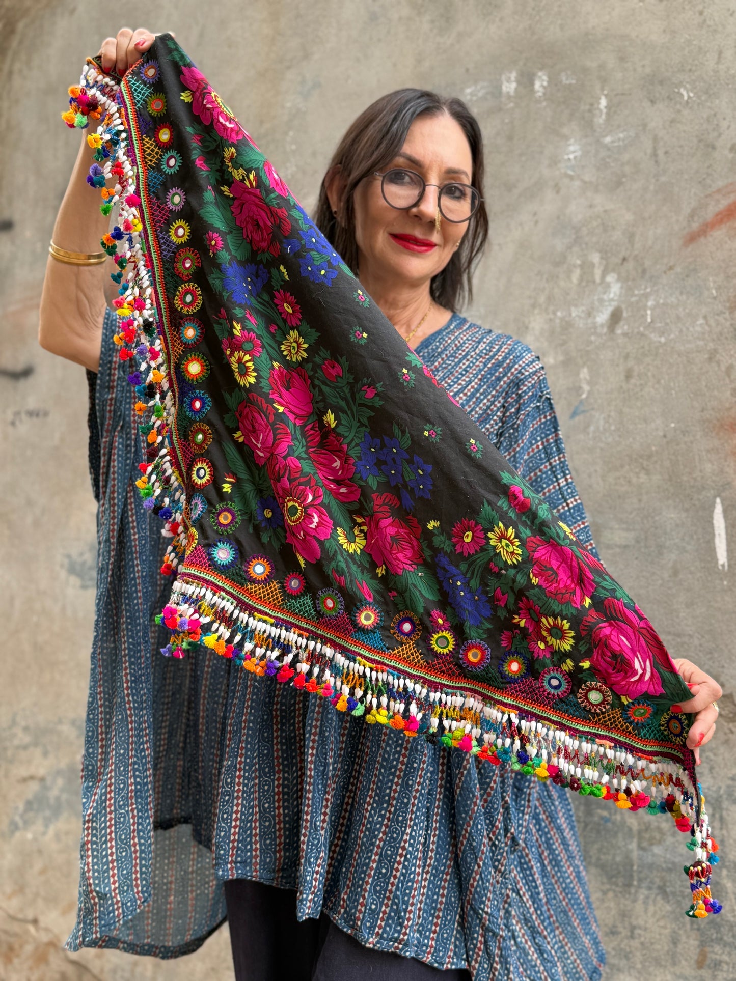 Embroidered Kutchi scarf