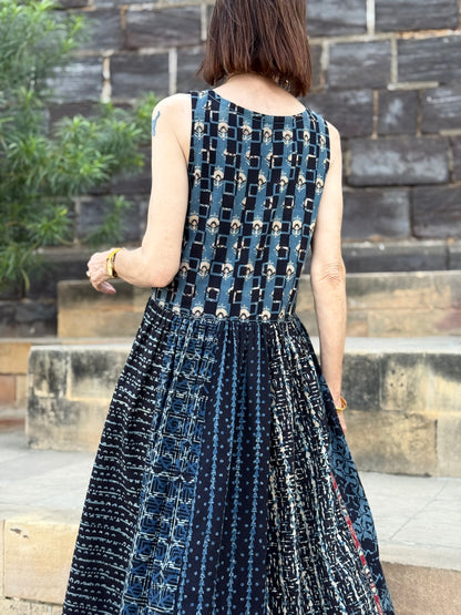 Sleeveless dress in indigo Ajrakh