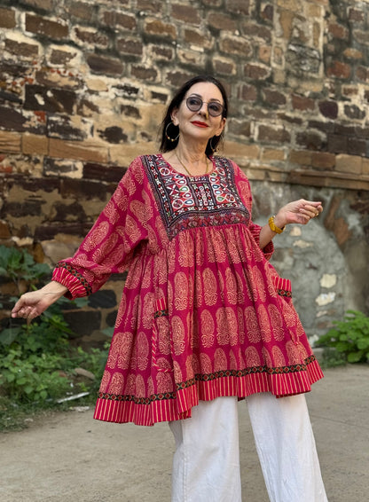 Reserved for Lynette. Vibrant paisley pink tunic with Kutch embroidery sparkle